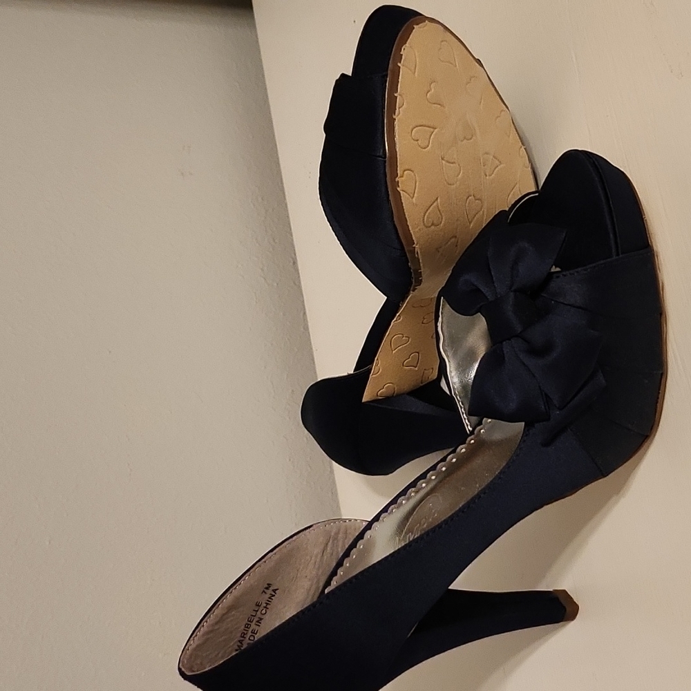 Womens Navy Blue, never been worn dress shoes, size 7